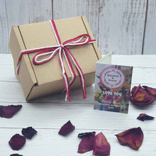 Load image into Gallery viewer, Sustainable Love Gift Set | Soy Wax Tea Light | Vegan Sweets
