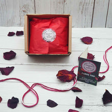 Load image into Gallery viewer, Sustainable Love Gift Set | Soy Wax Tea Light | Vegan Sweets
