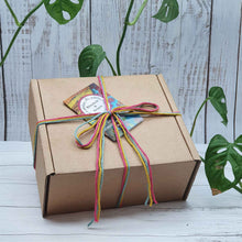 Load image into Gallery viewer, Sustainable Floral Gift Box | Soy Wax Candle | Natural Soap Bar | Seed Balls | Plastic Free Gift
