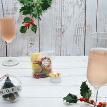 Load image into Gallery viewer, Eco Vegan Xmas Gift Box | Soy Wax Tealight | 100g Vegan Sweet Mix
