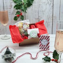 Load image into Gallery viewer, Eco Vegan Xmas Gift Box | Soy Wax Tealight | 100g Vegan Sweet Mix
