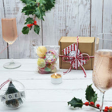 Load image into Gallery viewer, Eco Vegan Xmas Gift Box | Soy Wax Tealight | 100g Vegan Sweet Mix
